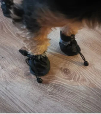 4 peças/conjunto Sapatos impermeáveis ​​para cães de estimação Botas de chuva antiderrapantes Calçados para cães de gatos pequenos Filhotes de cachorro Botas para animais de estimação Acessórios para patas de animais de estimação